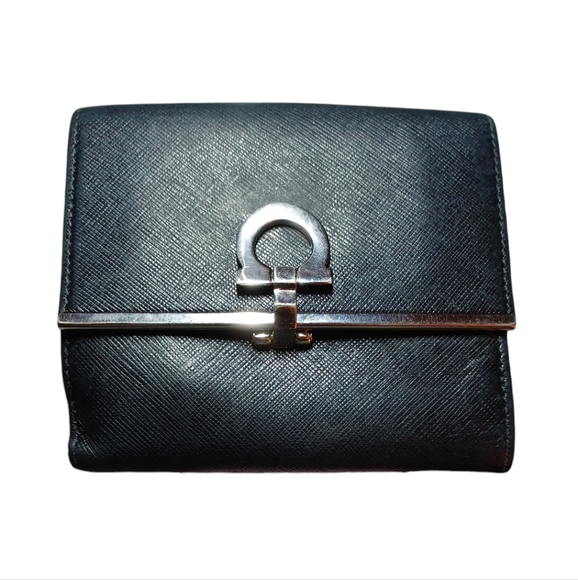 ♣️SALVATORE FERRAGAMO SAFFIANO LEATHER GANCINI WALLET - Picture 1 of 13